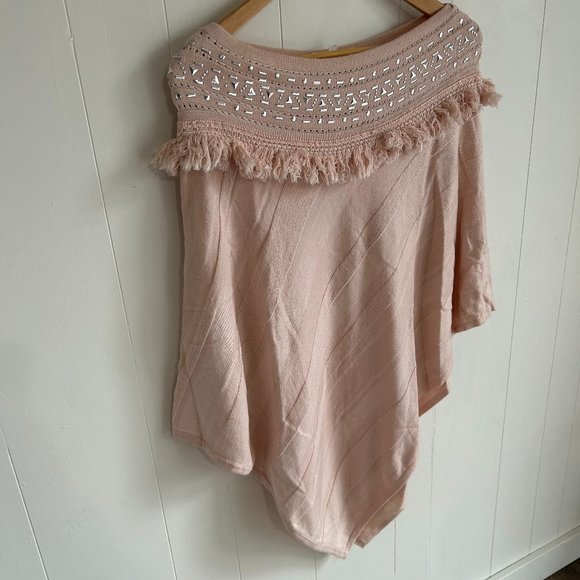 Beautiful Poncho - Picture 2 of 8